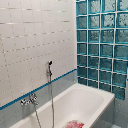 For 8 People Near Metro Train Bus Station Tiburtina روما