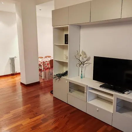 For 8 People Near Metro Train Bus Station Tiburtina 아파트